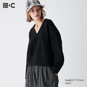 Uniqlo 3D Knit V-Neck Sweater